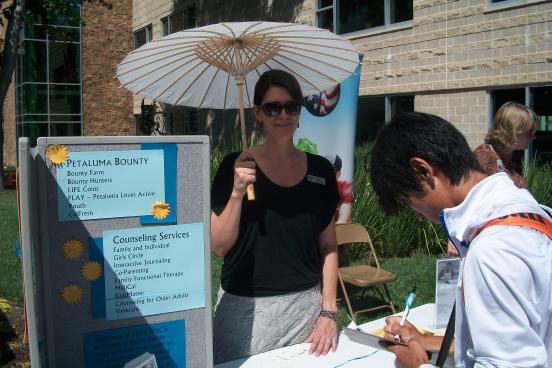 Student Hiromu Sogi signing up at the Petaluma Bounty table with Caryn Mali.