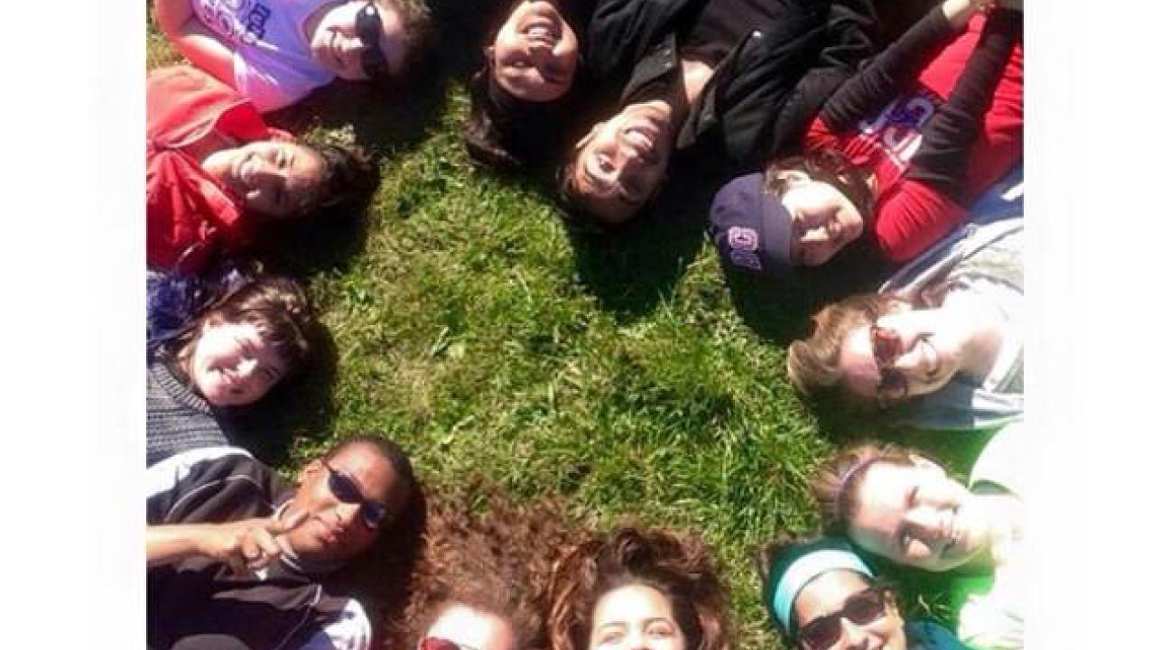 Alternative Spring Break group in a circle