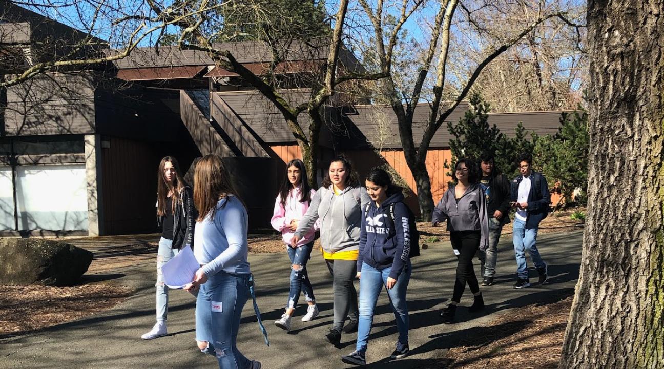 A Sonoma State student takes the high school freshmen on a tour around SSU’s beautiful campus. 