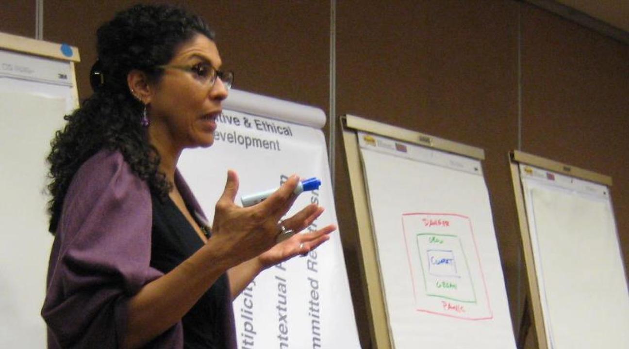 Nanci Luna Jiménez speaking in front of poster presentations